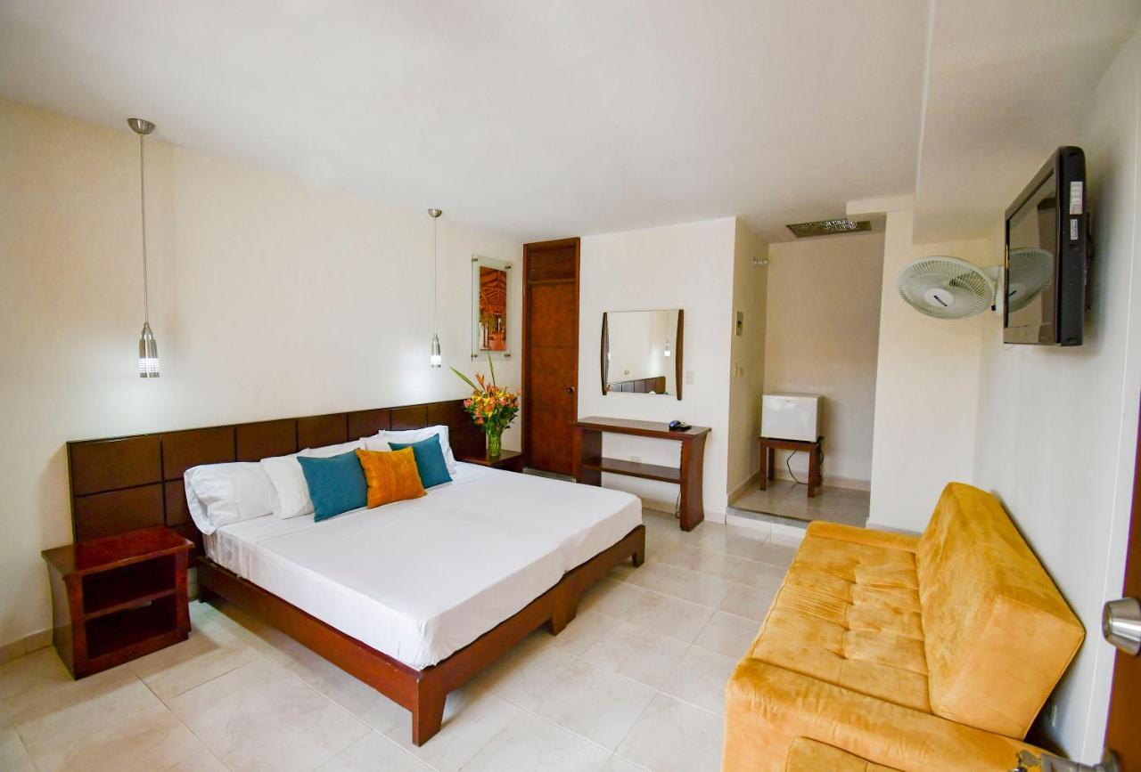 Hotel Monarca Armenia エクステリア 写真