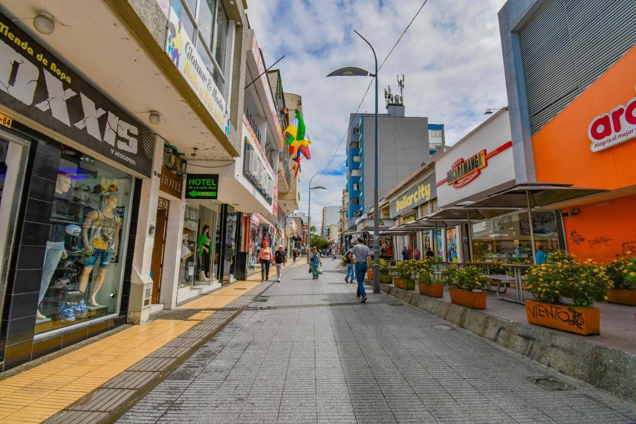 Hotel Monarca Armenia エクステリア 写真