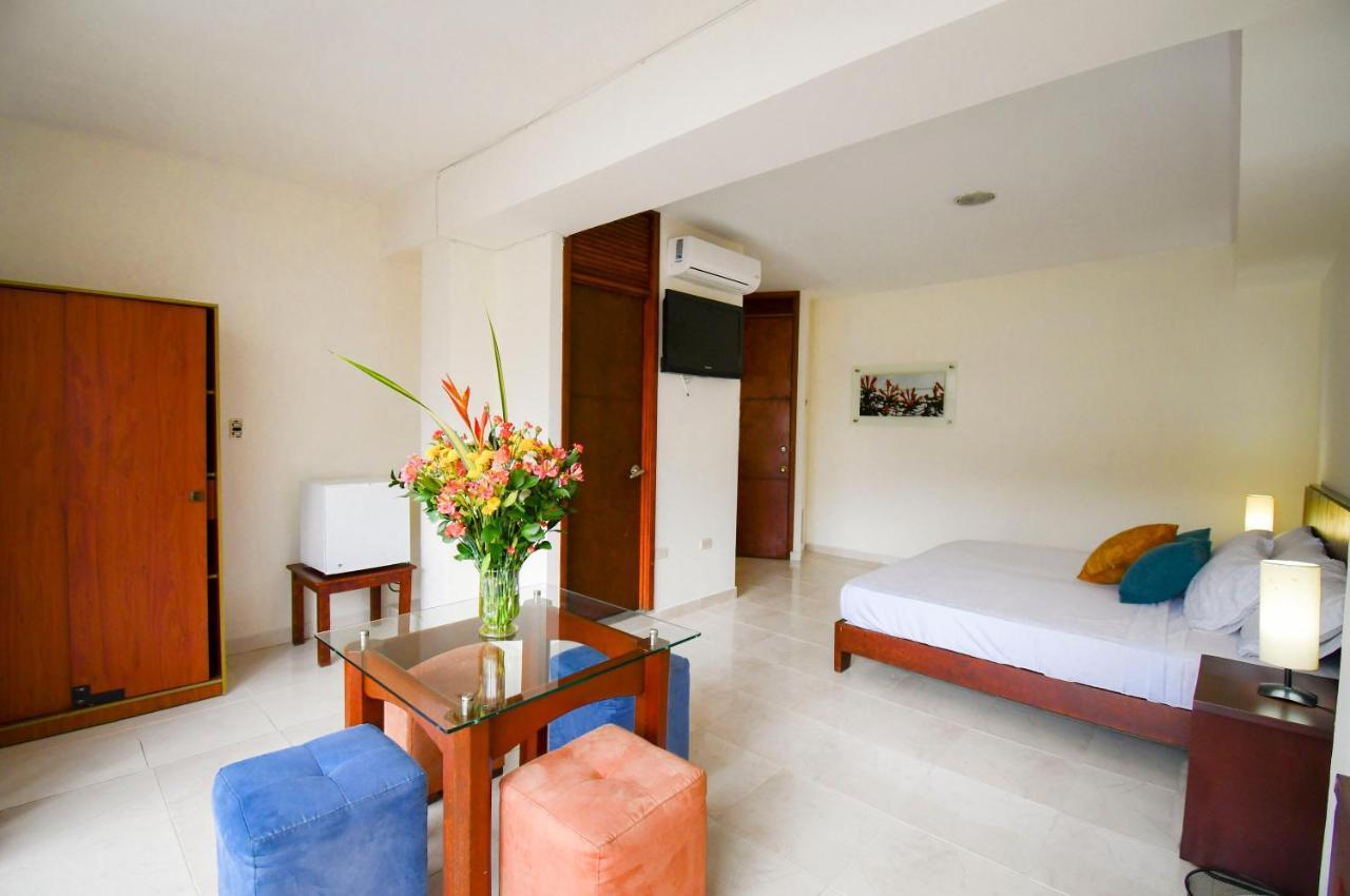 Hotel Monarca Armenia エクステリア 写真