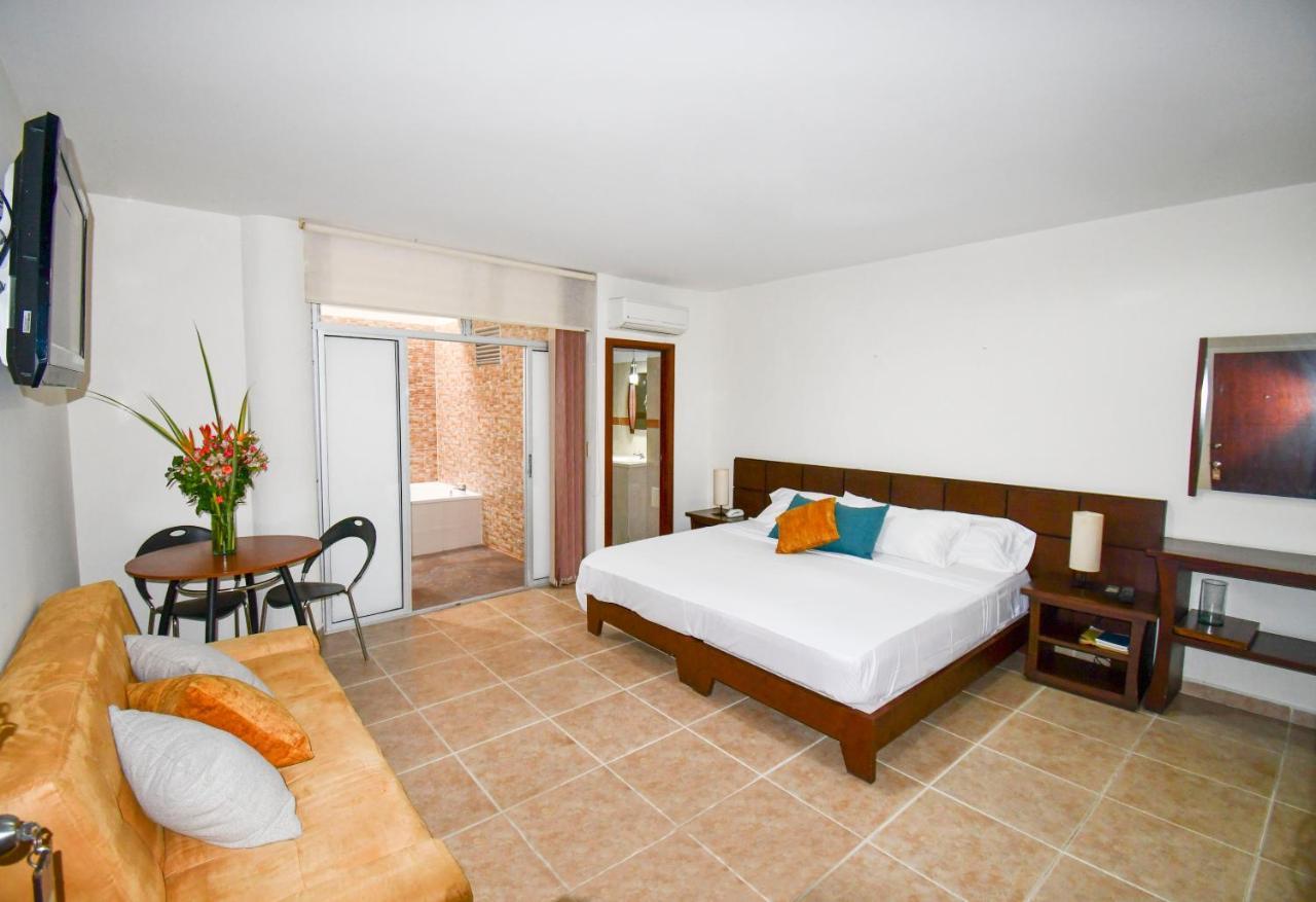 Hotel Monarca Armenia エクステリア 写真