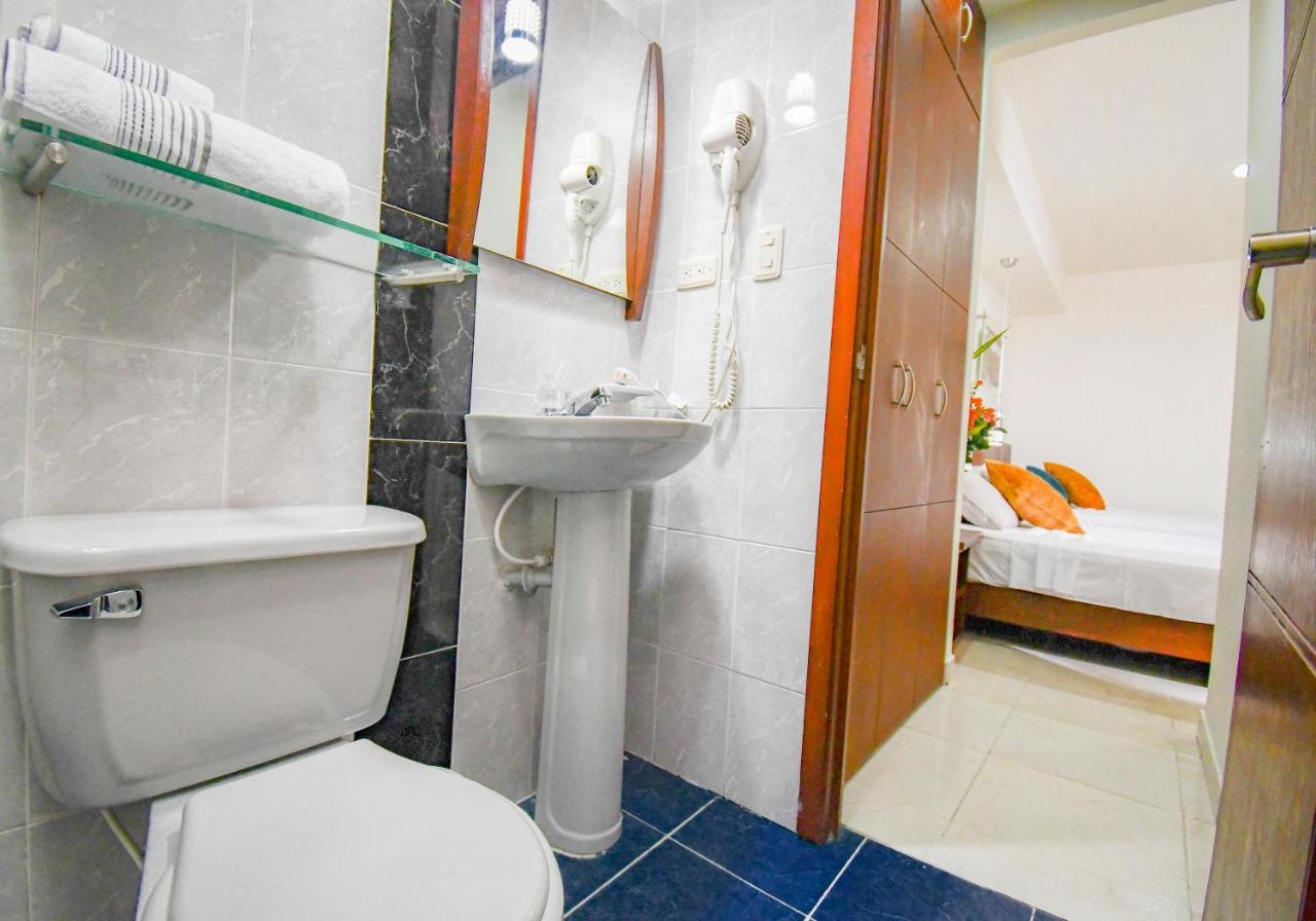 Hotel Monarca Armenia エクステリア 写真