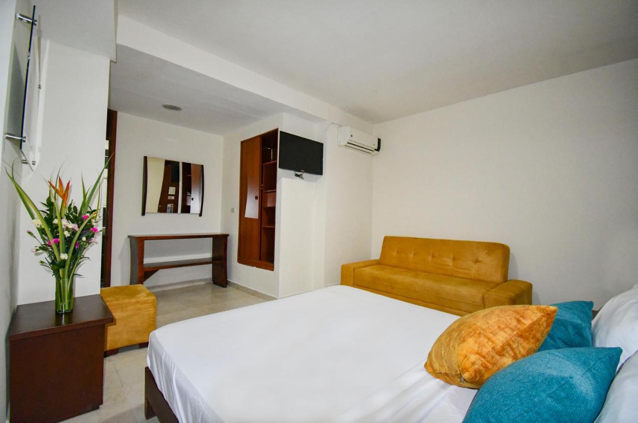 Hotel Monarca Armenia エクステリア 写真