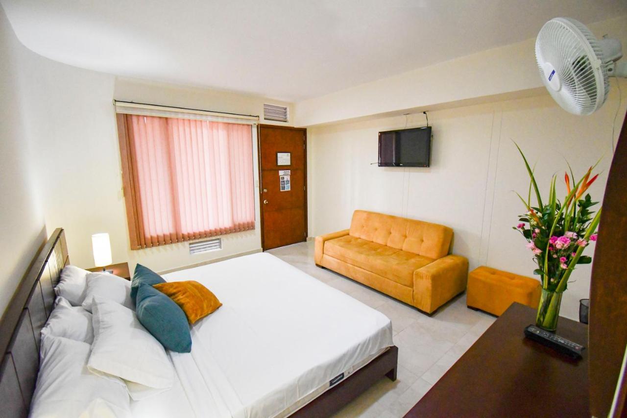 Hotel Monarca Armenia エクステリア 写真