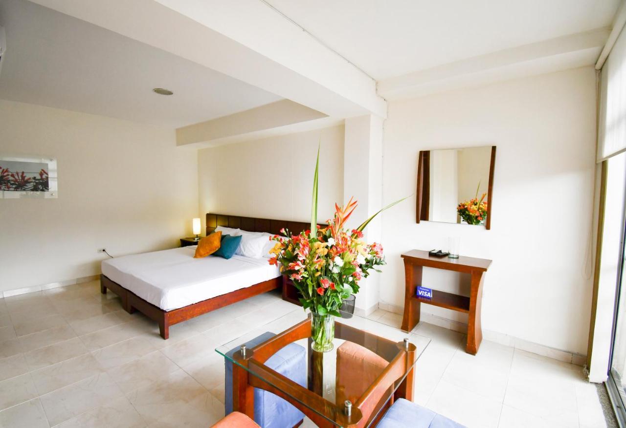 Hotel Monarca Armenia エクステリア 写真