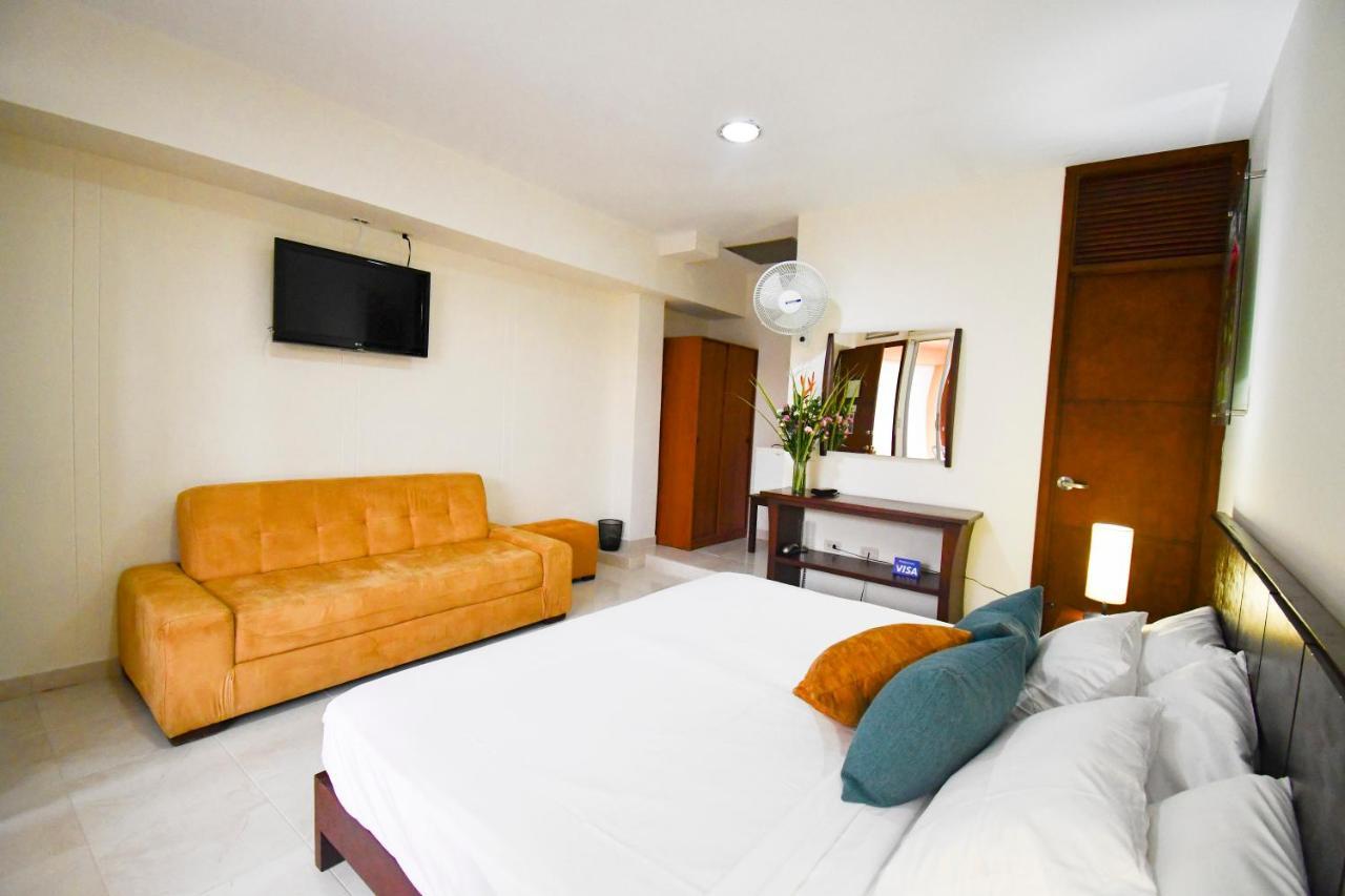 Hotel Monarca Armenia エクステリア 写真