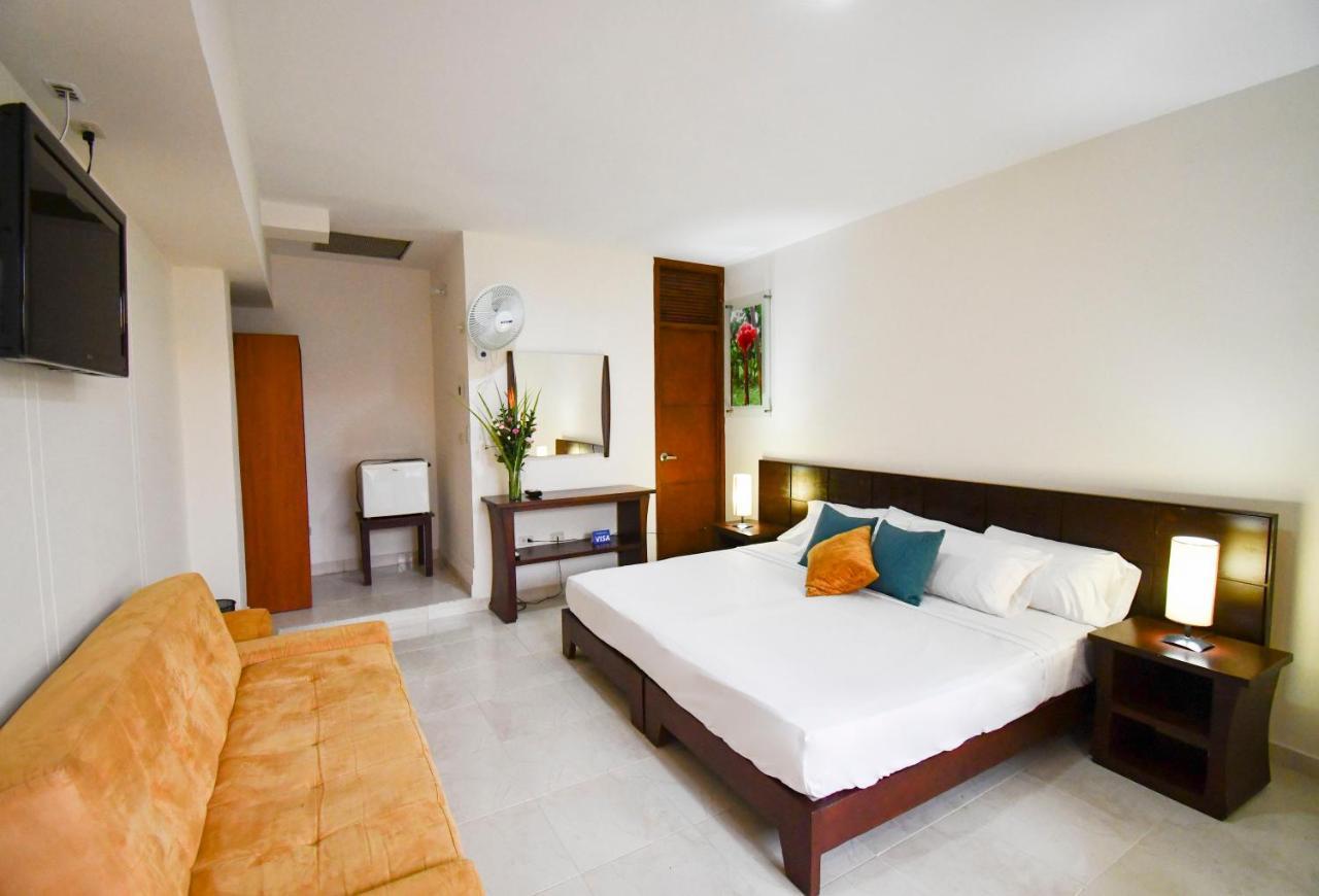 Hotel Monarca Armenia エクステリア 写真