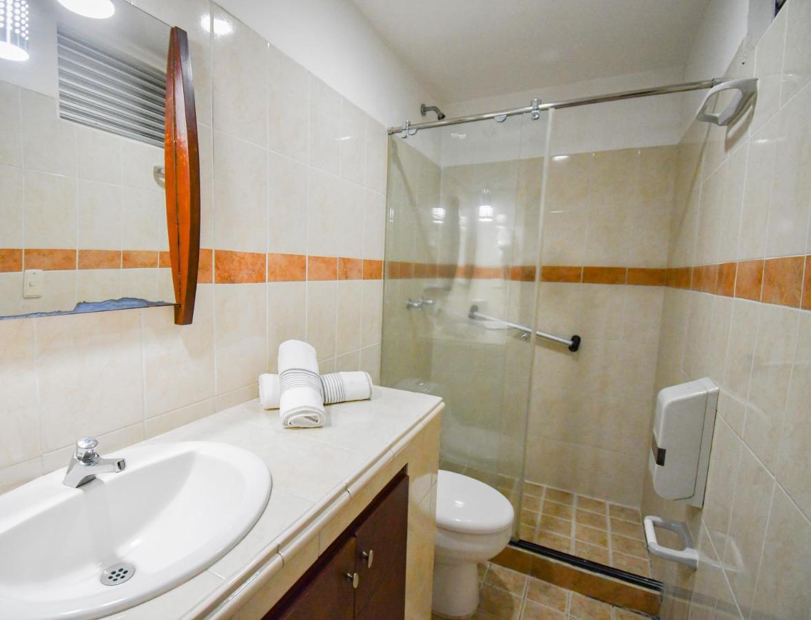 Hotel Monarca Armenia エクステリア 写真