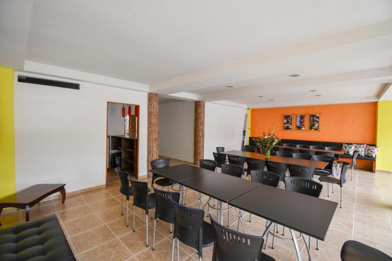 Hotel Monarca Armenia エクステリア 写真