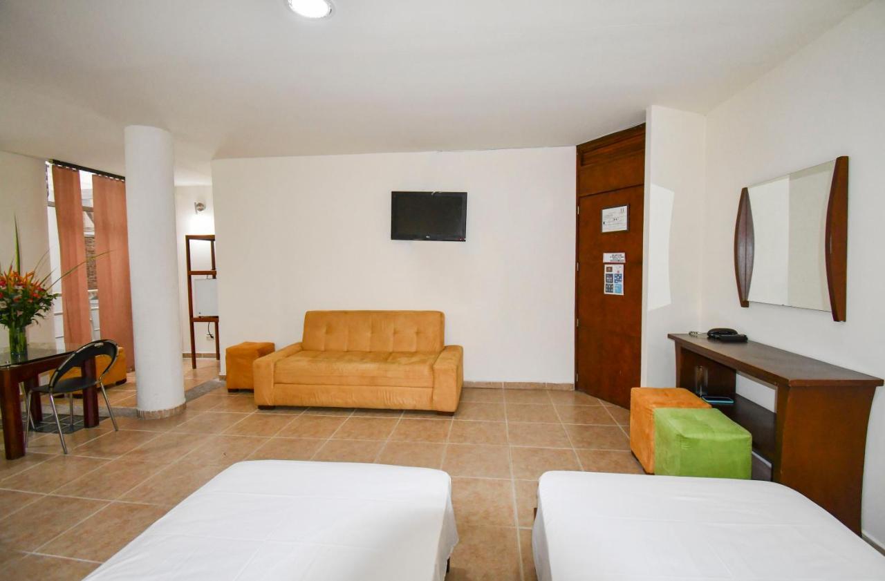 Hotel Monarca Armenia エクステリア 写真