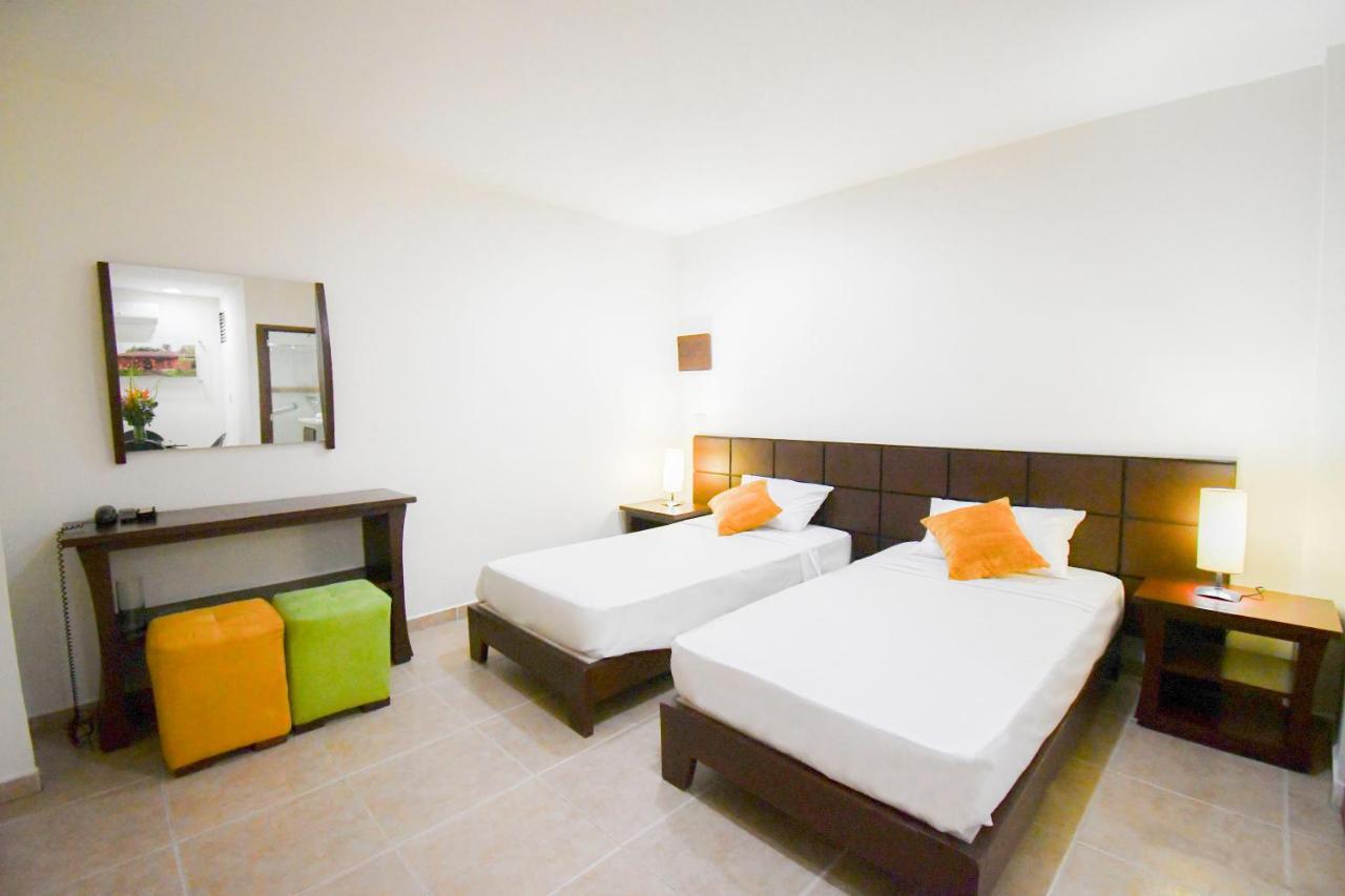 Hotel Monarca Armenia エクステリア 写真