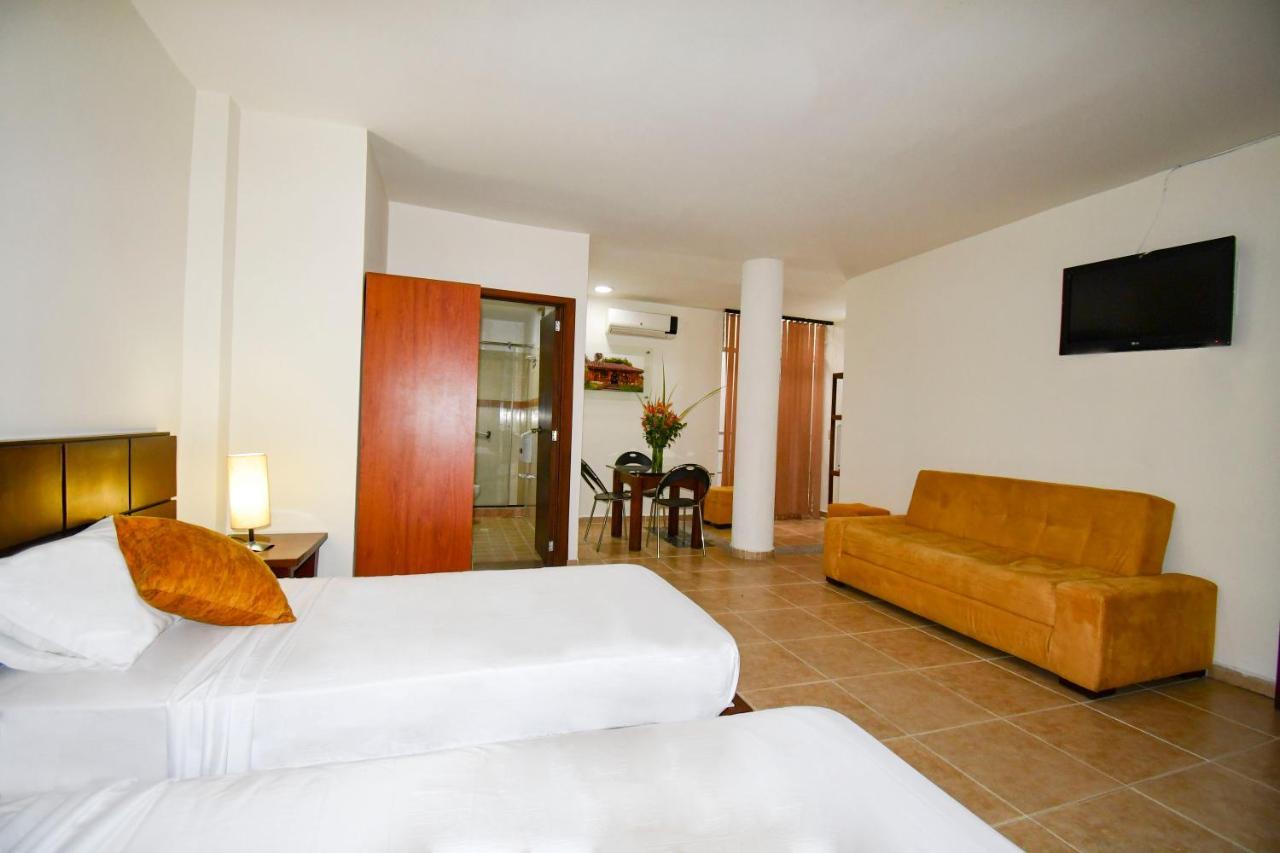 Hotel Monarca Armenia エクステリア 写真