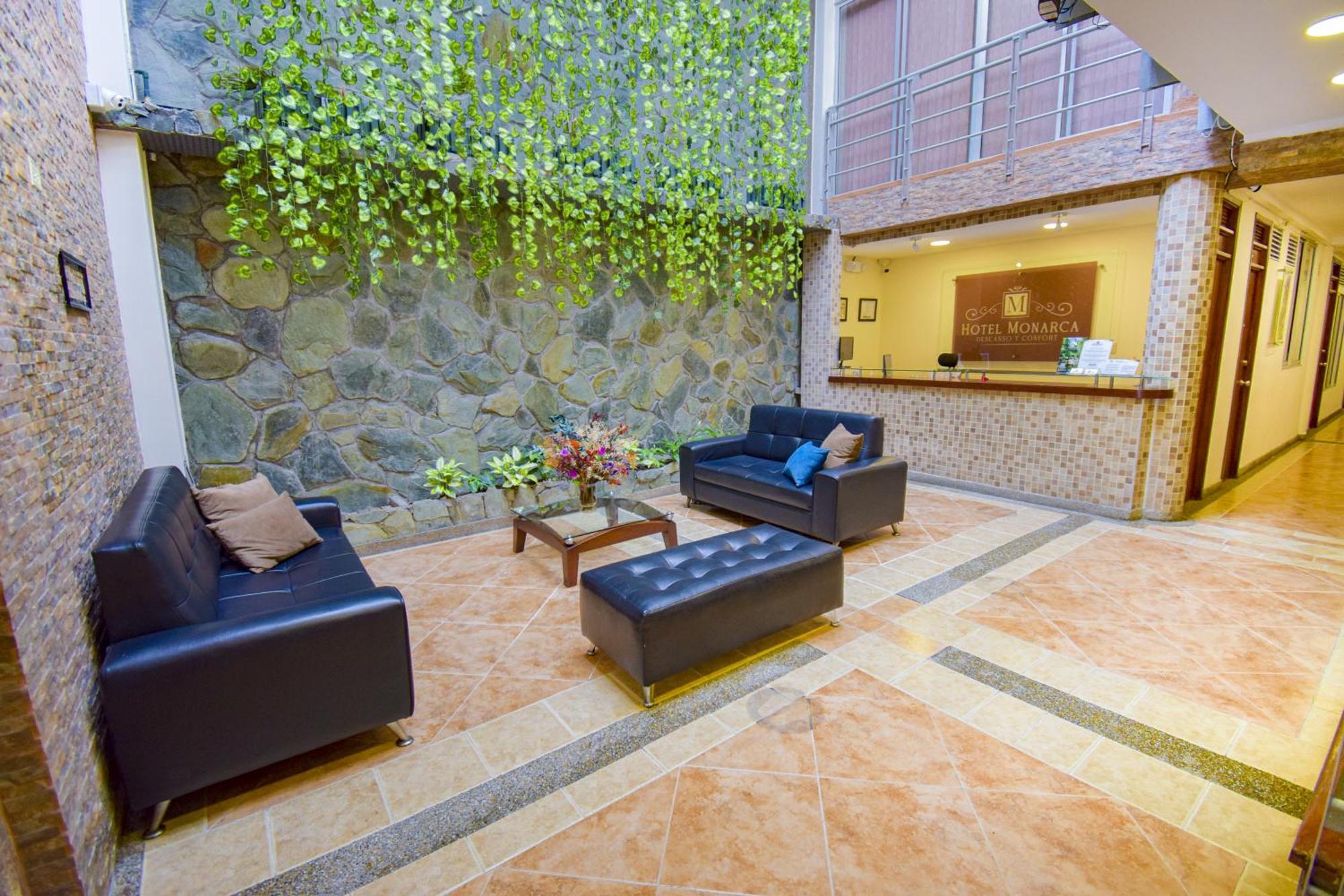 Hotel Monarca Armenia エクステリア 写真