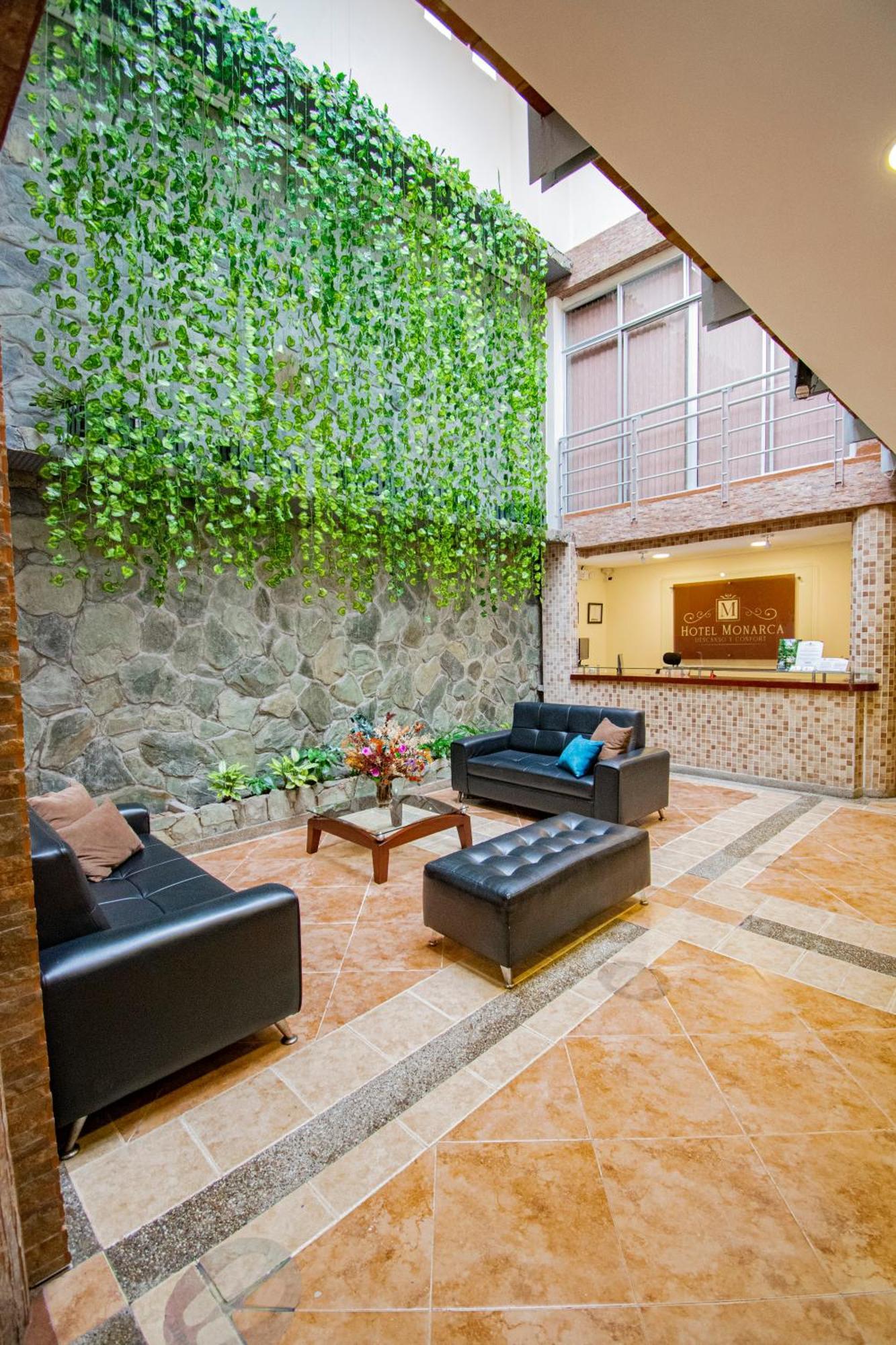 Hotel Monarca Armenia エクステリア 写真