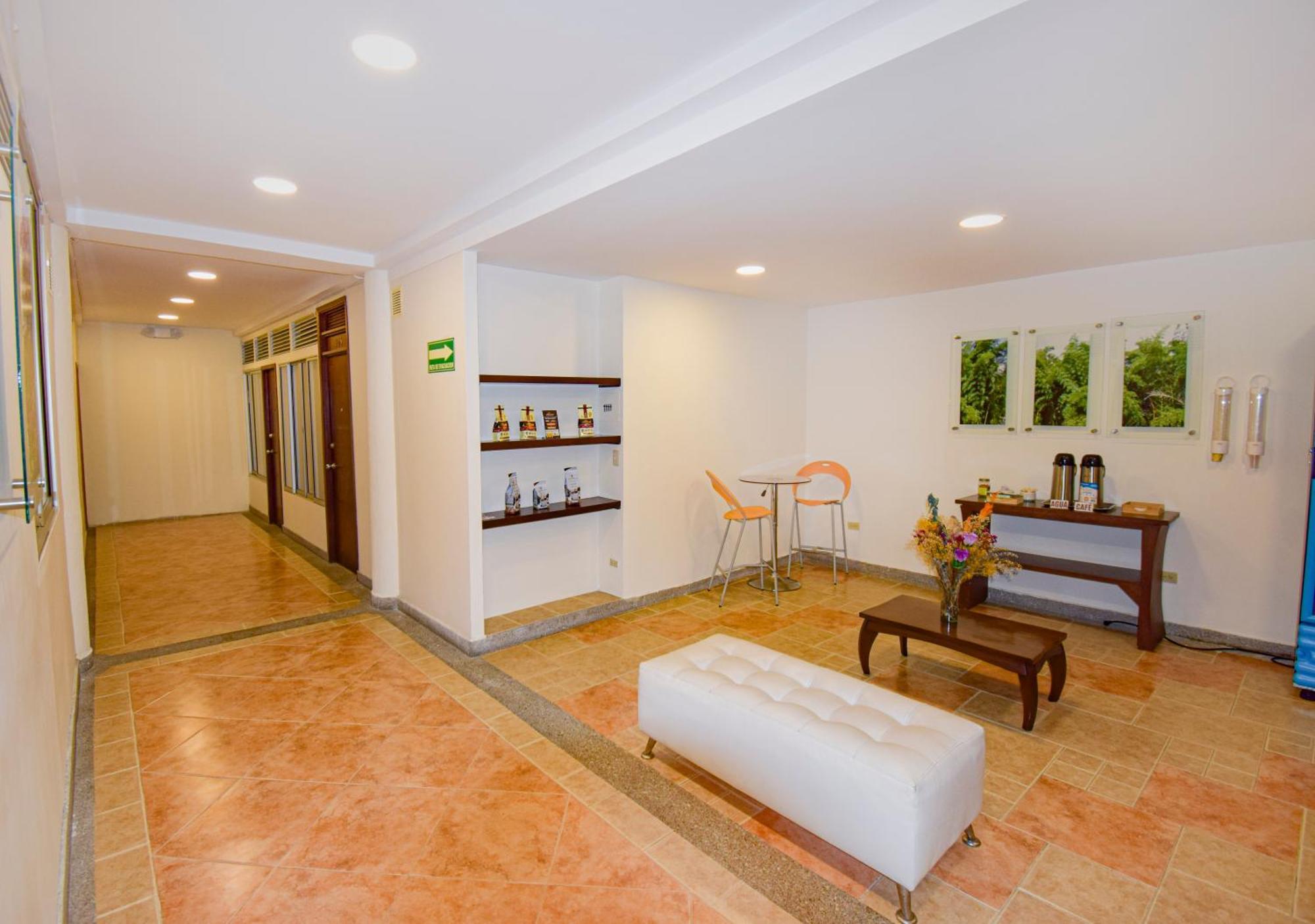 Hotel Monarca Armenia エクステリア 写真