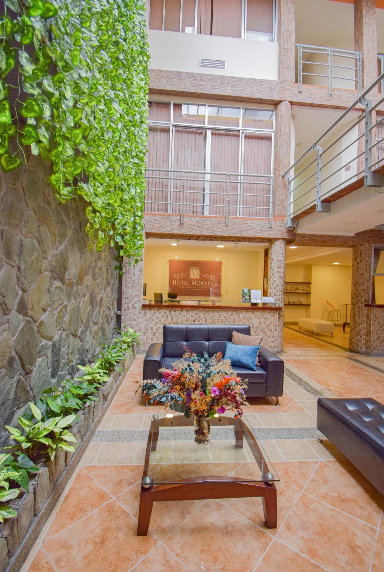 Hotel Monarca Armenia エクステリア 写真